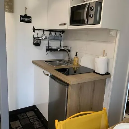 شقة Joli Mezzanine Proche Pole Europeen Et Circuit Yvré-lʼÉvêque